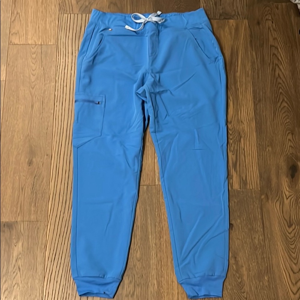 Figs ceil blue scrub set